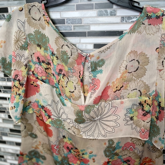 Unbranded Women’s floral tunic with a sheer top(bridgeton styled) - Picture 6 of 8